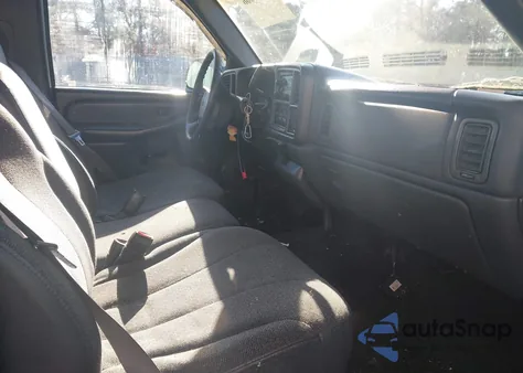 2000 Chevrolet Silverado 1500 from USA, damaged, VIN 1GCEC14W8YE320022